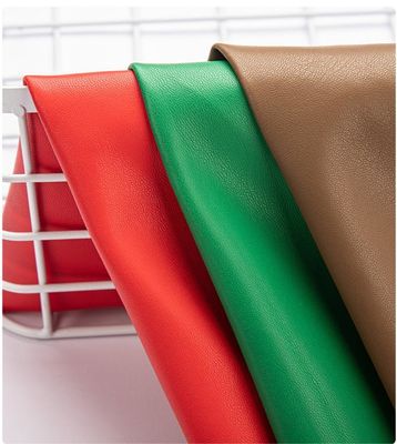 Προσαρμοσμένα ρούχα πρωτεΐνης PU δέρμα πλέσιμο ρούχα 0.7mm πάχος