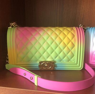 ΠΥ Rainbow Letter Print Magazine Design Συνθετικό δέρμα Αδιάβροχο πλαστό δερμάτινο ύφασμα για τσάντα αποσκευών Καλλυντικά έπιπλα/καναπέ 13